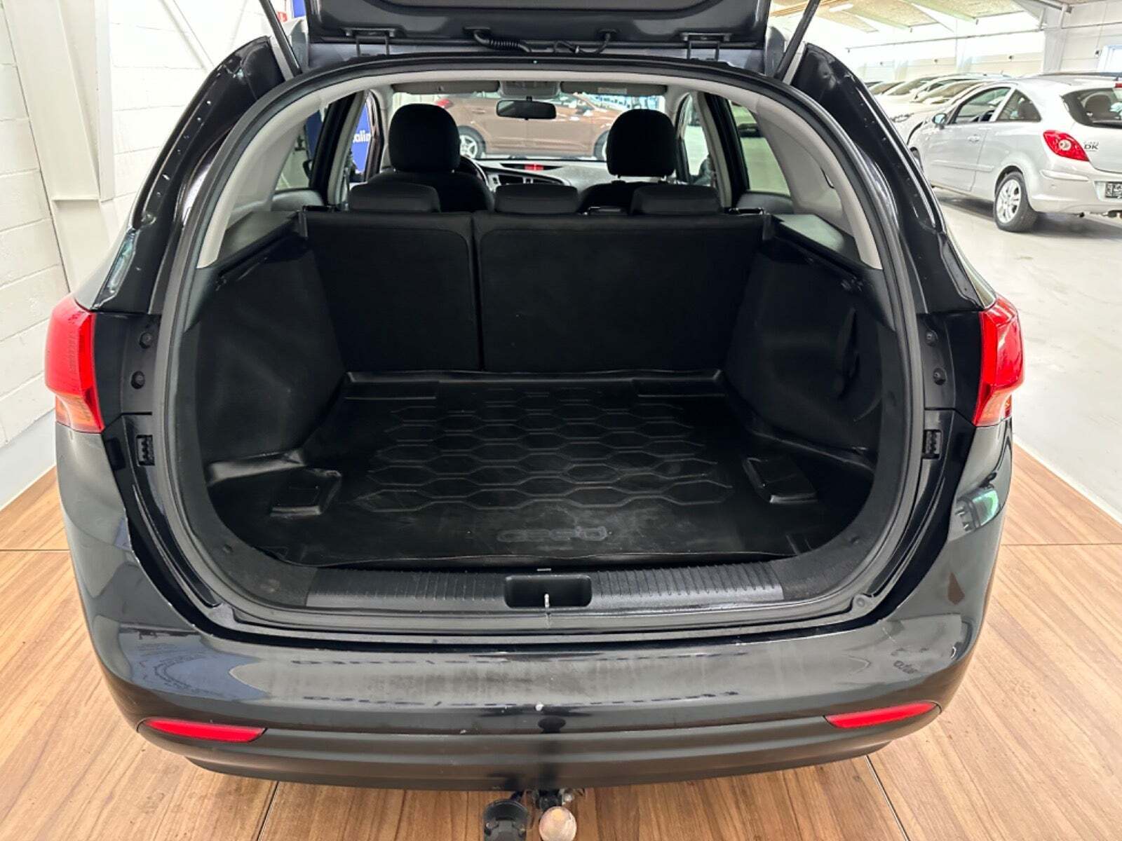 Kia cee'd_sw 1.6 CRDi Manual, 6-trins, 128ps, 2014