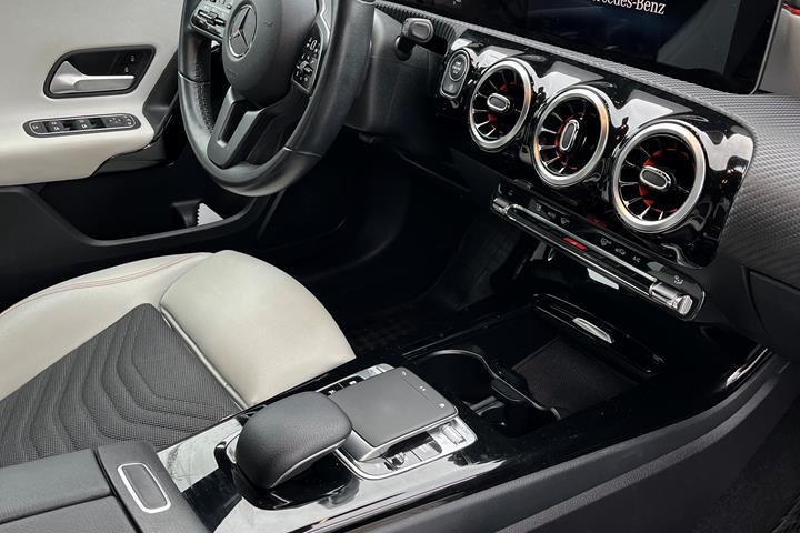 Sort Mercedes A-Klasse fra 2018