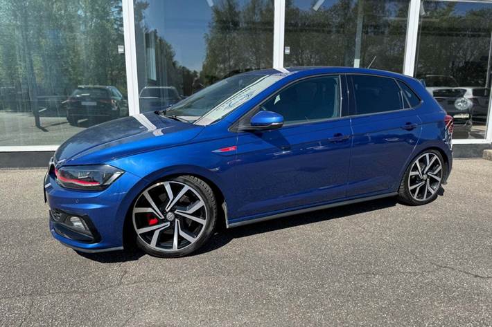 Blå VW Polo fra 2020