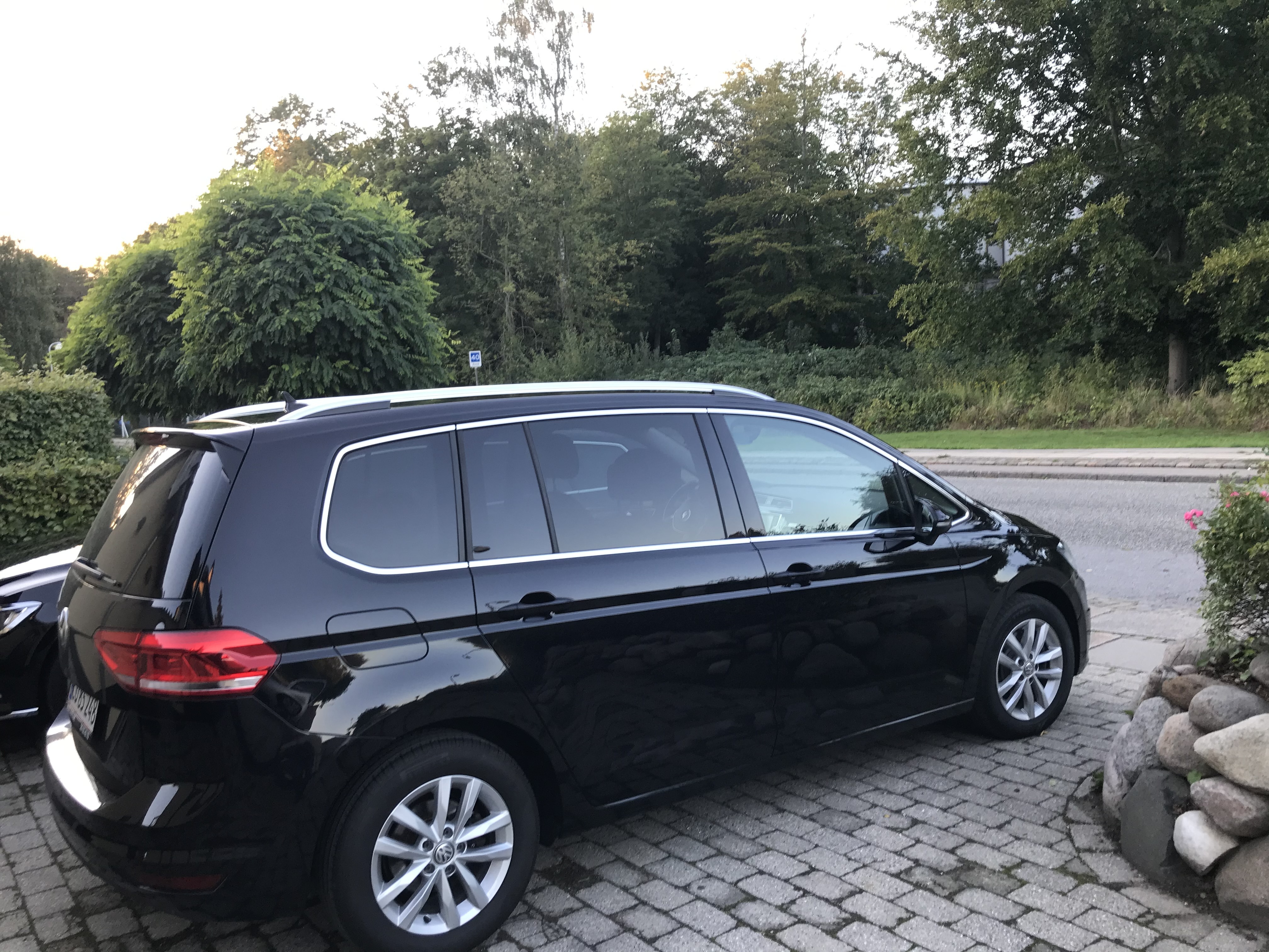 Sort VW Touran fra 2017