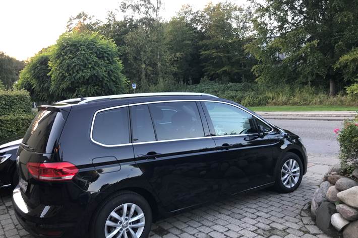 Sort VW Touran fra 2017