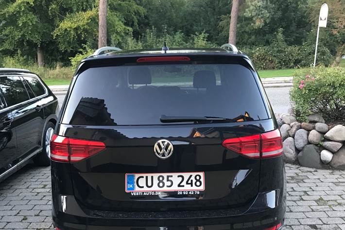 Sort VW Touran fra 2017