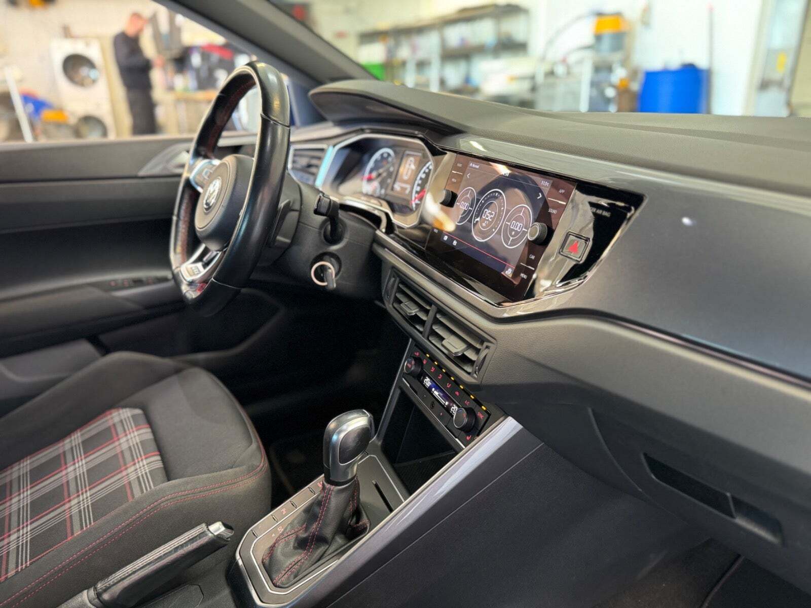 Blå VW Polo fra 2020