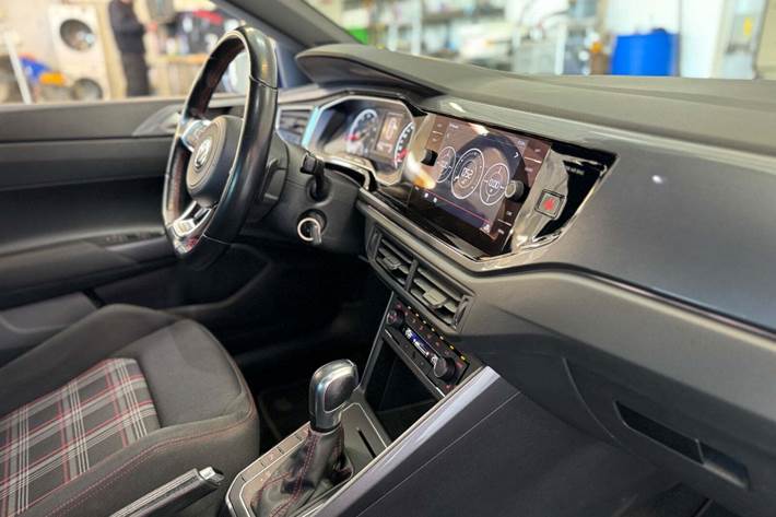 Blå VW Polo fra 2020