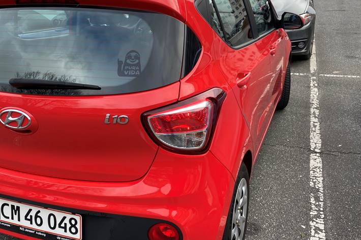 Rød Hyundai i10 fra 2019