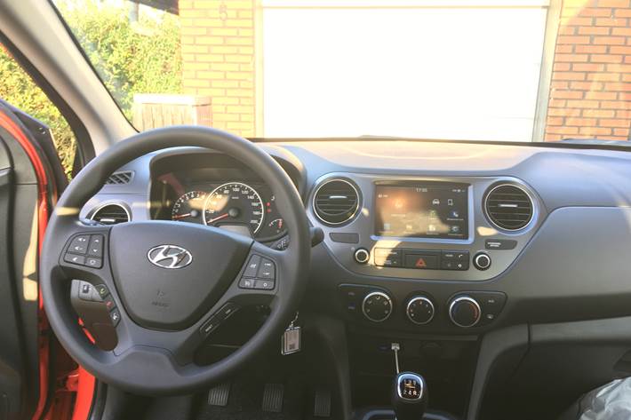 Rød Hyundai i10 fra 2019