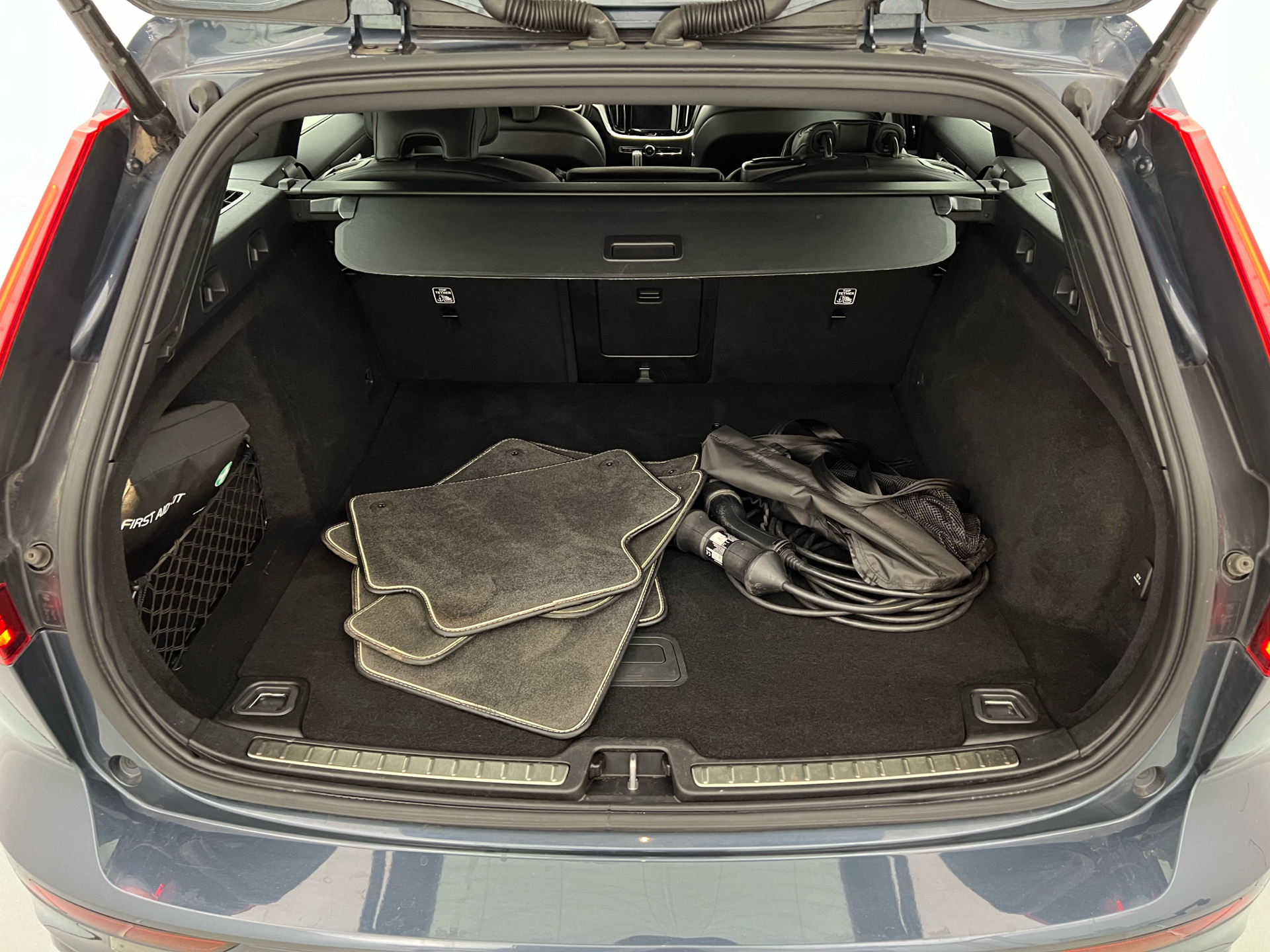 Blå Volvo V60 fra 2021