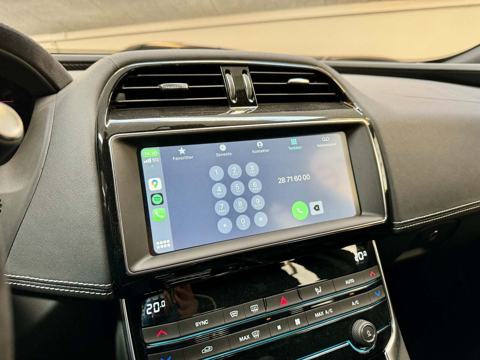 Hvid Jaguar XE fra 2019