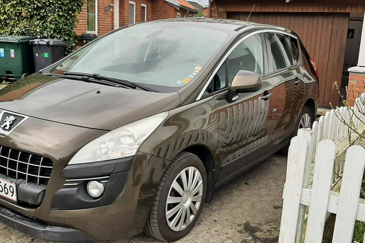 Brun Peugeot 3008 fra 2010