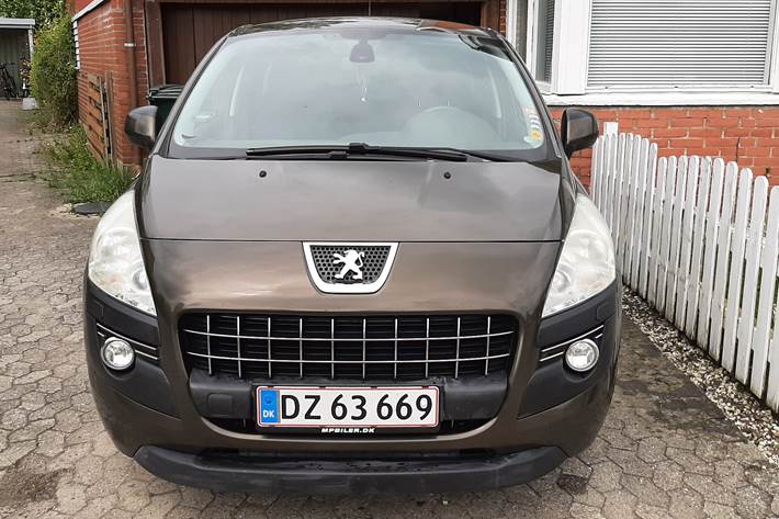Brun Peugeot 3008 fra 2010