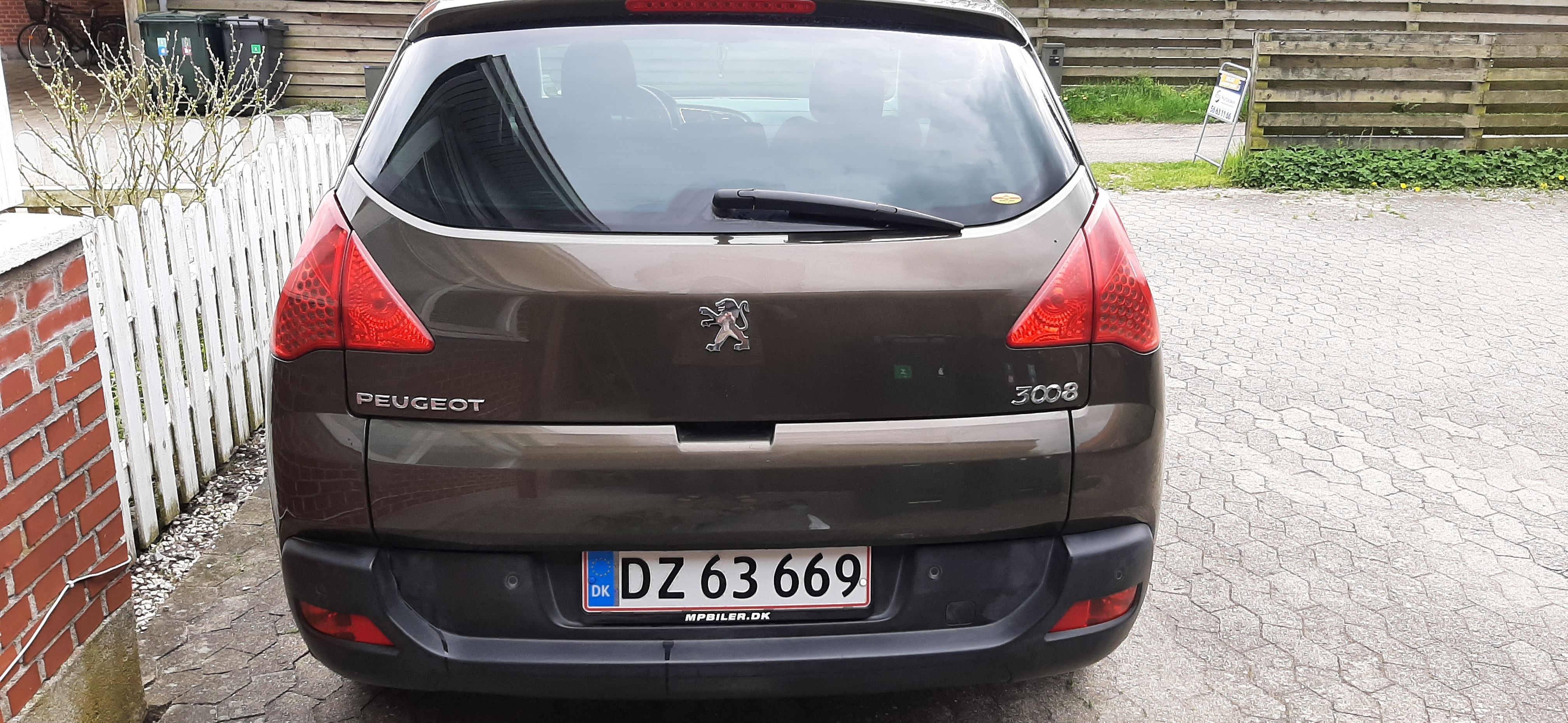 Brun Peugeot 3008 fra 2010