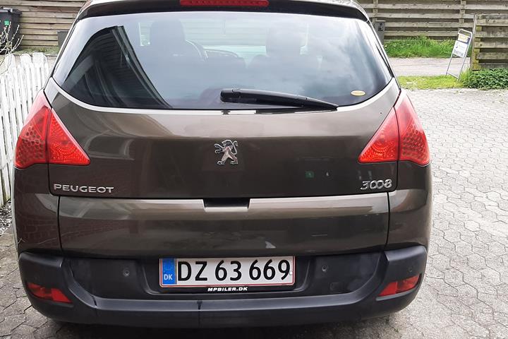 Brun Peugeot 3008 fra 2010