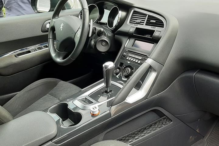 Brun Peugeot 3008 fra 2010