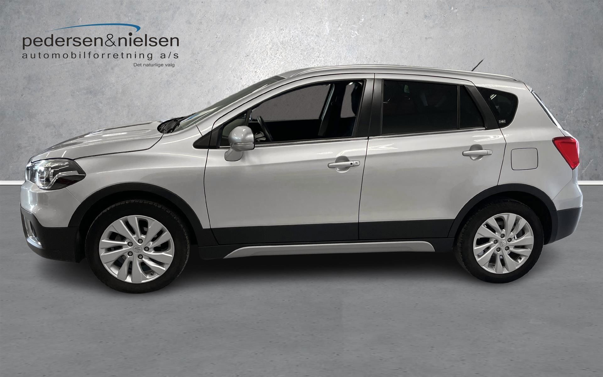 Sølv Suzuki S-Cross fra 2019