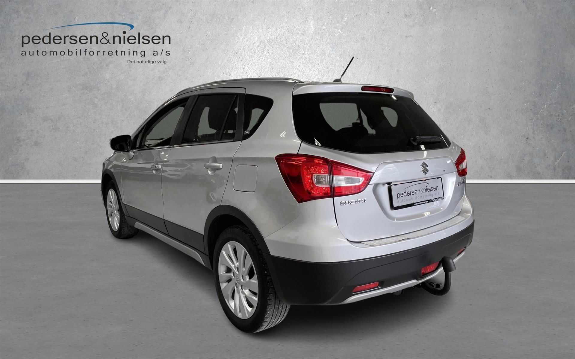 Sølv Suzuki S-Cross fra 2019