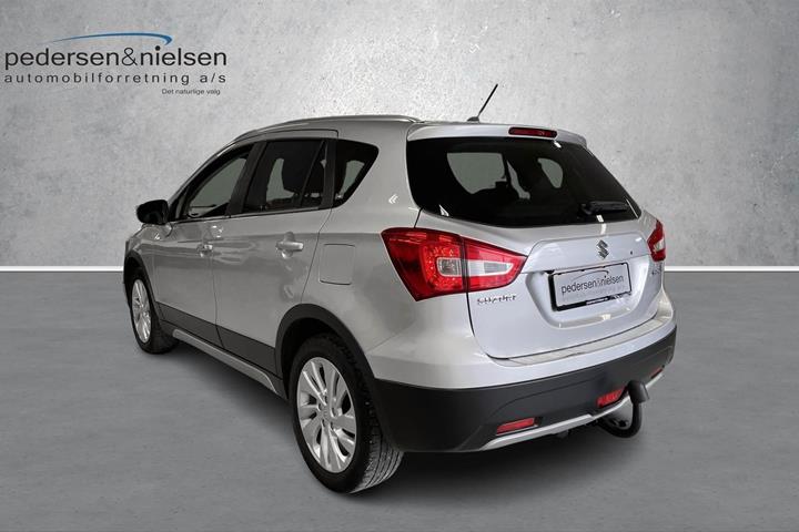 Sølv Suzuki S-Cross fra 2019