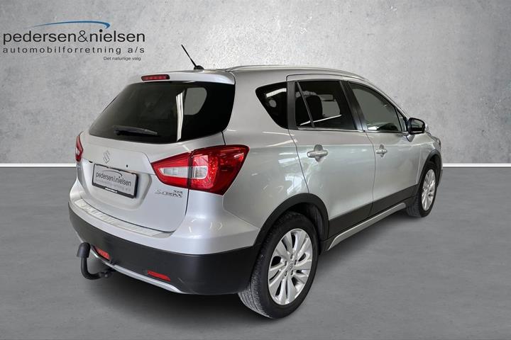 Sølv Suzuki S-Cross fra 2019