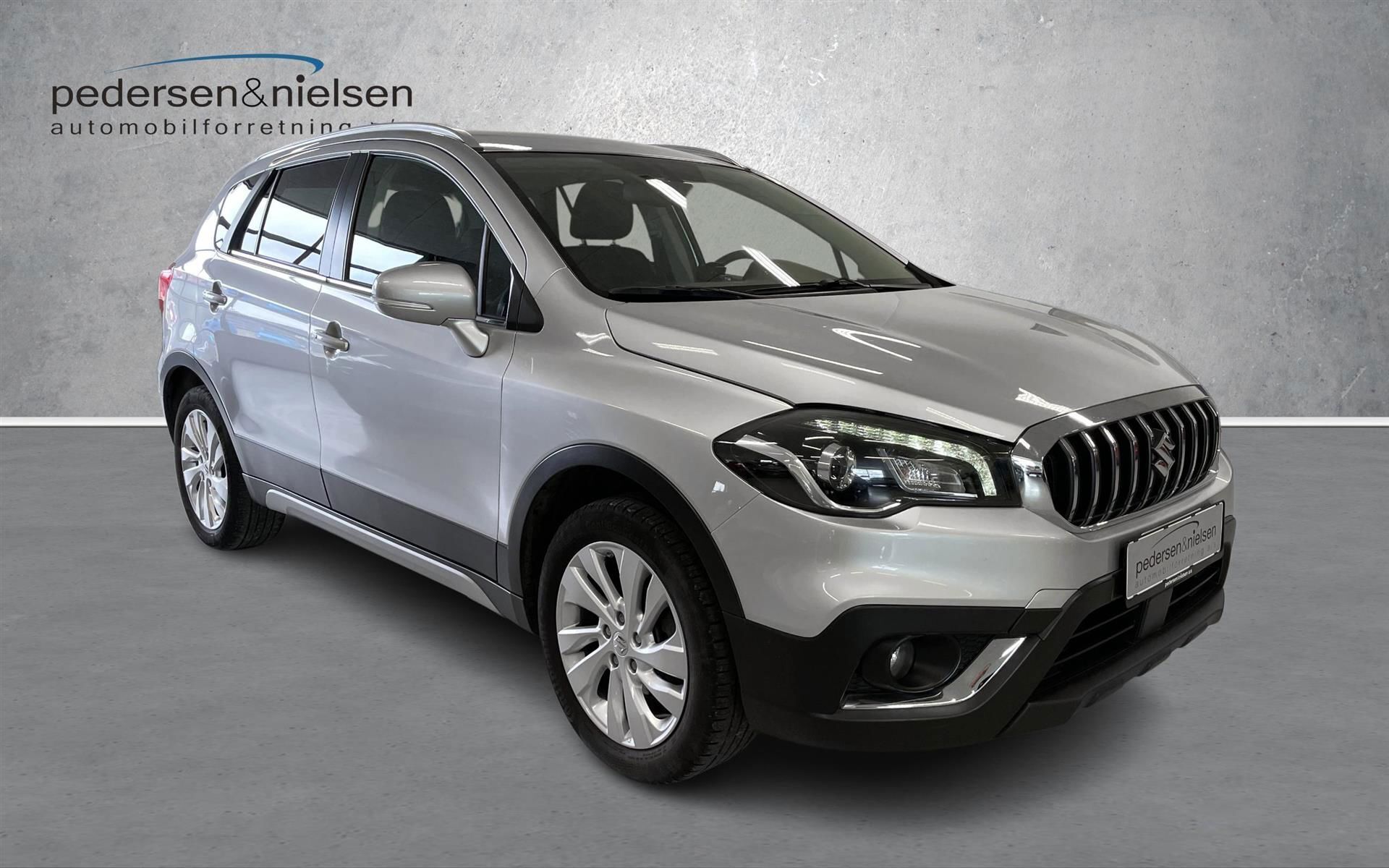 Sølv Suzuki S-Cross fra 2019
