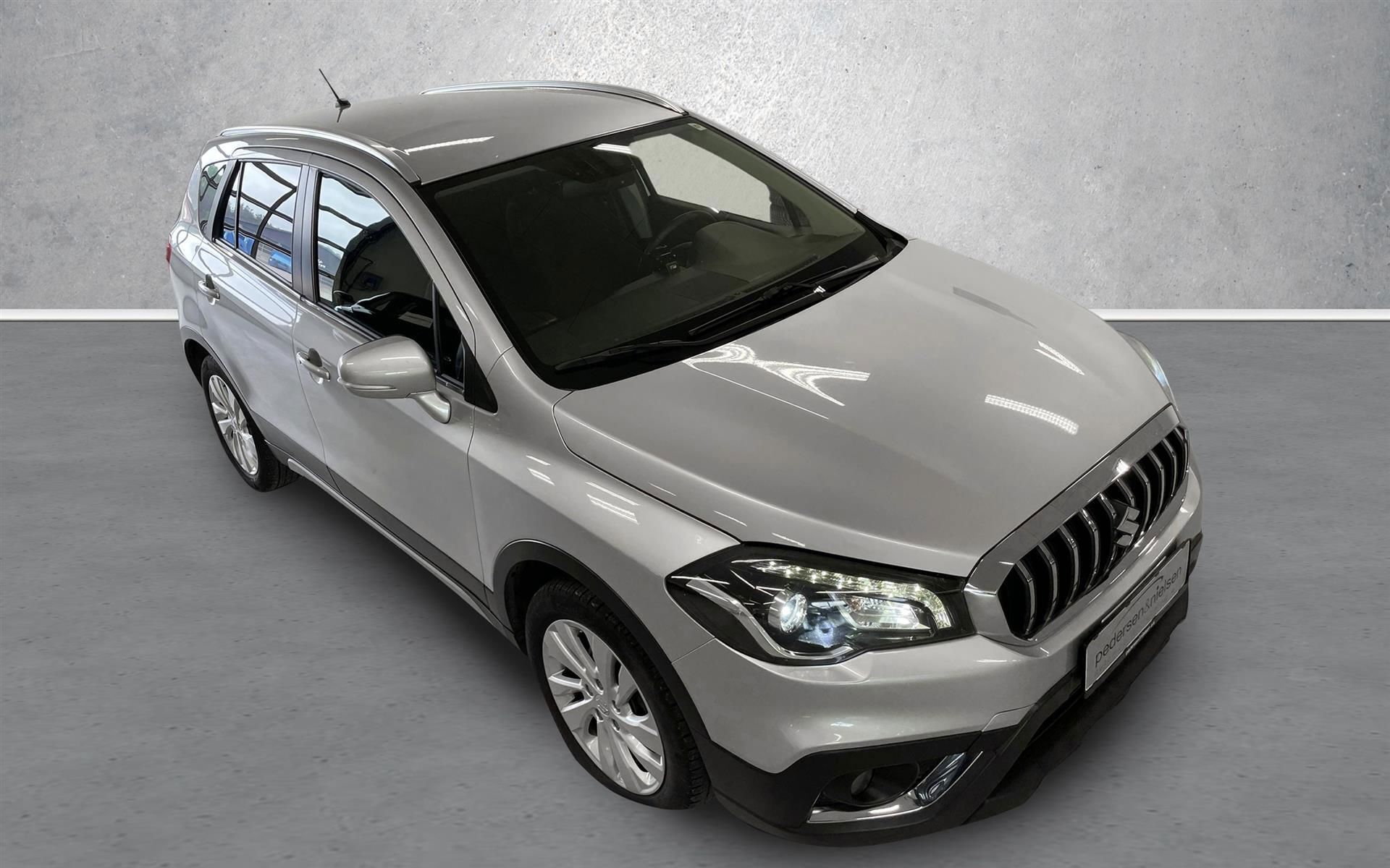Sølv Suzuki S-Cross fra 2019