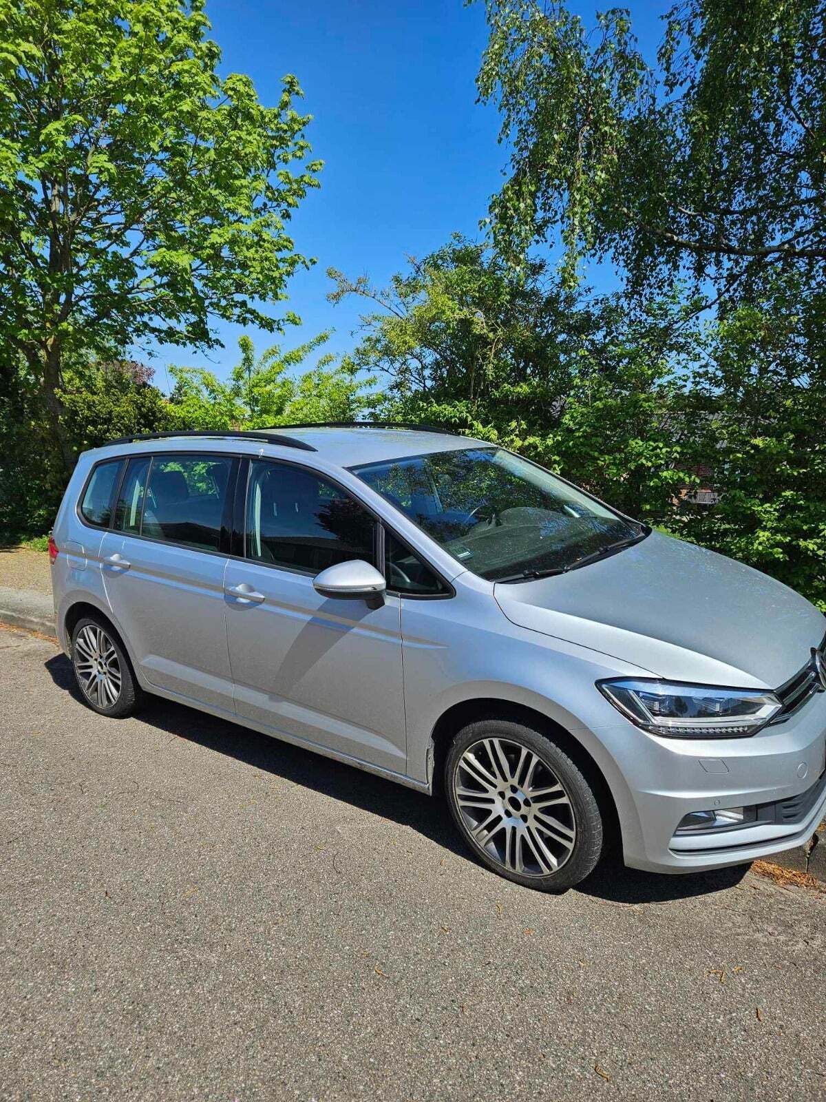 VW Touran 1,6 TDi 110 Comfortline DSG 7prs - 140.000 kr