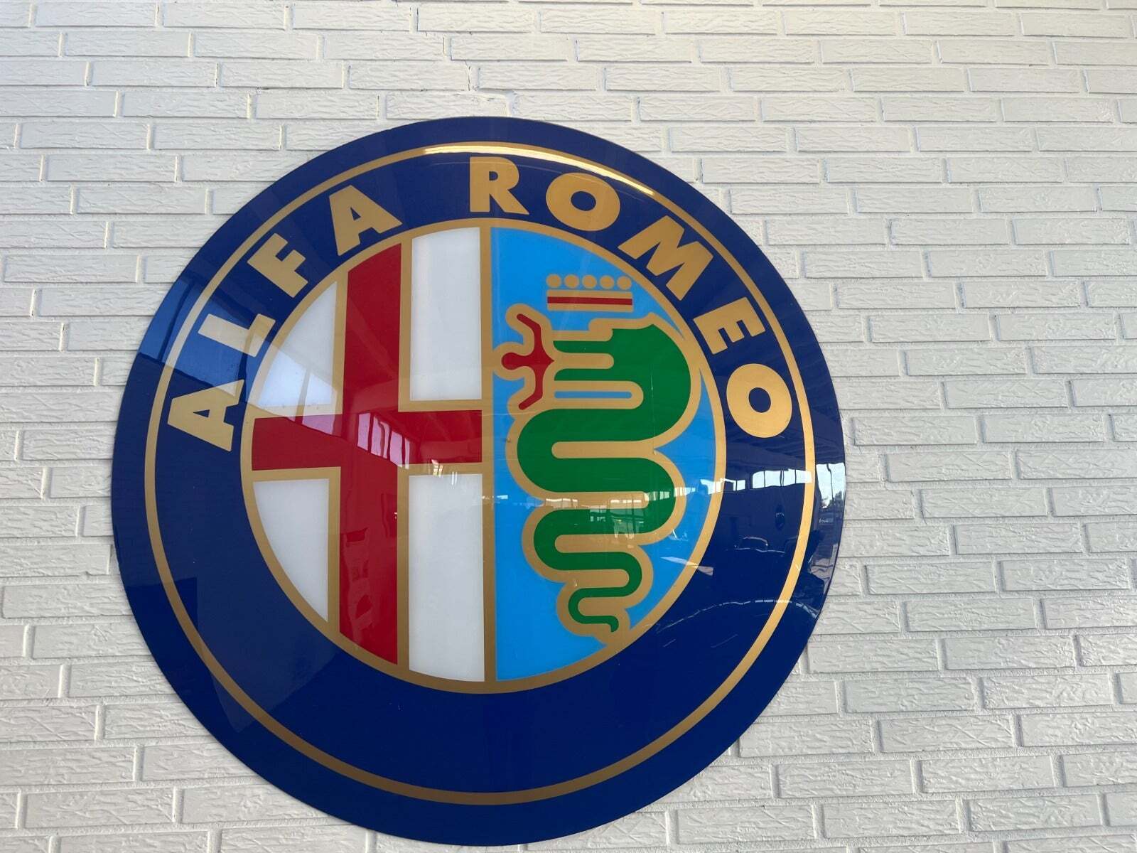 Blå Alfa Romeo 156 fra 2000 set udefra