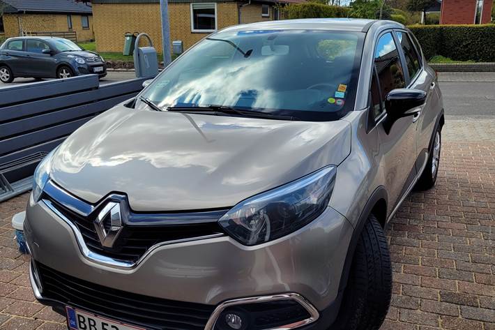 Grå Renault Captur fra 2015