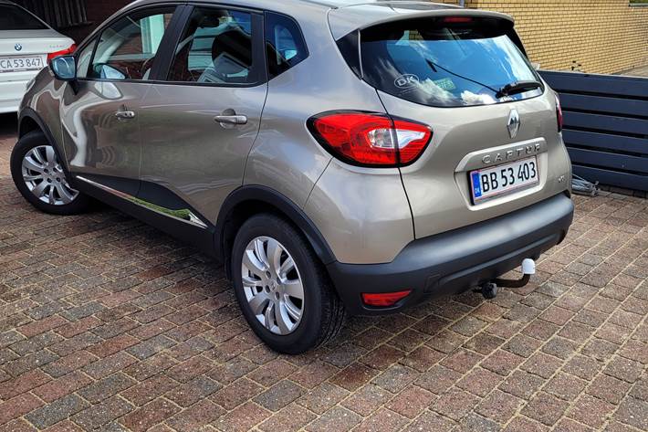 Grå Renault Captur fra 2015