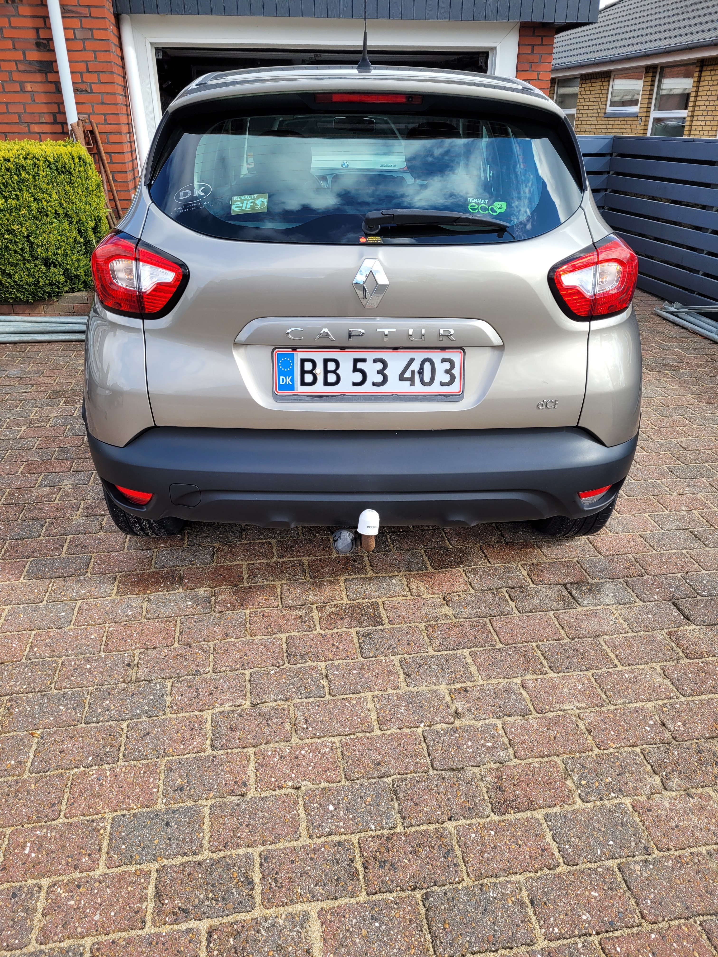 Grå Renault Captur fra 2015