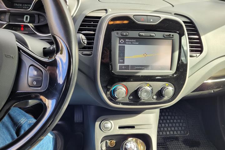 Grå Renault Captur fra 2015