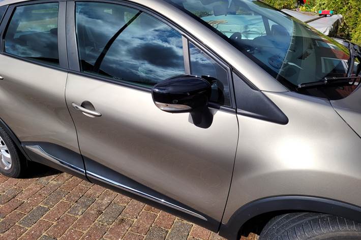 Grå Renault Captur fra 2015