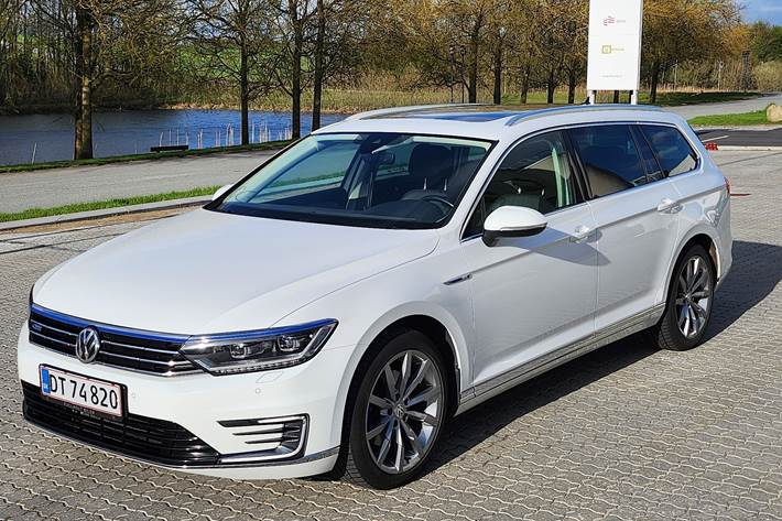 Hvid VW Passat fra 2018