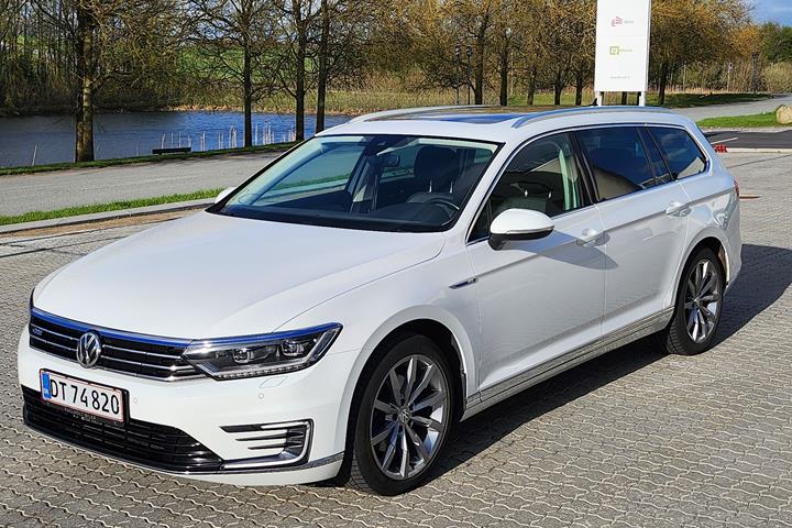 Hvid VW Passat fra 2018