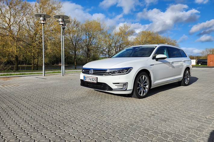 Hvid VW Passat fra 2018