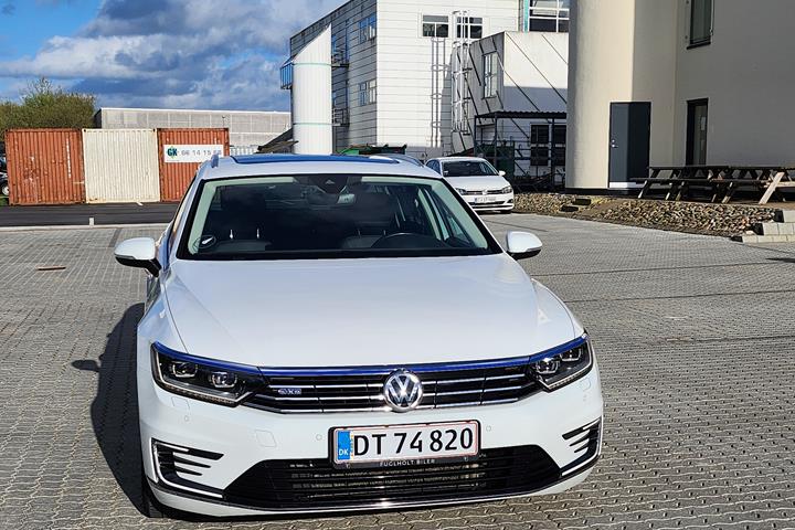 Hvid VW Passat fra 2018