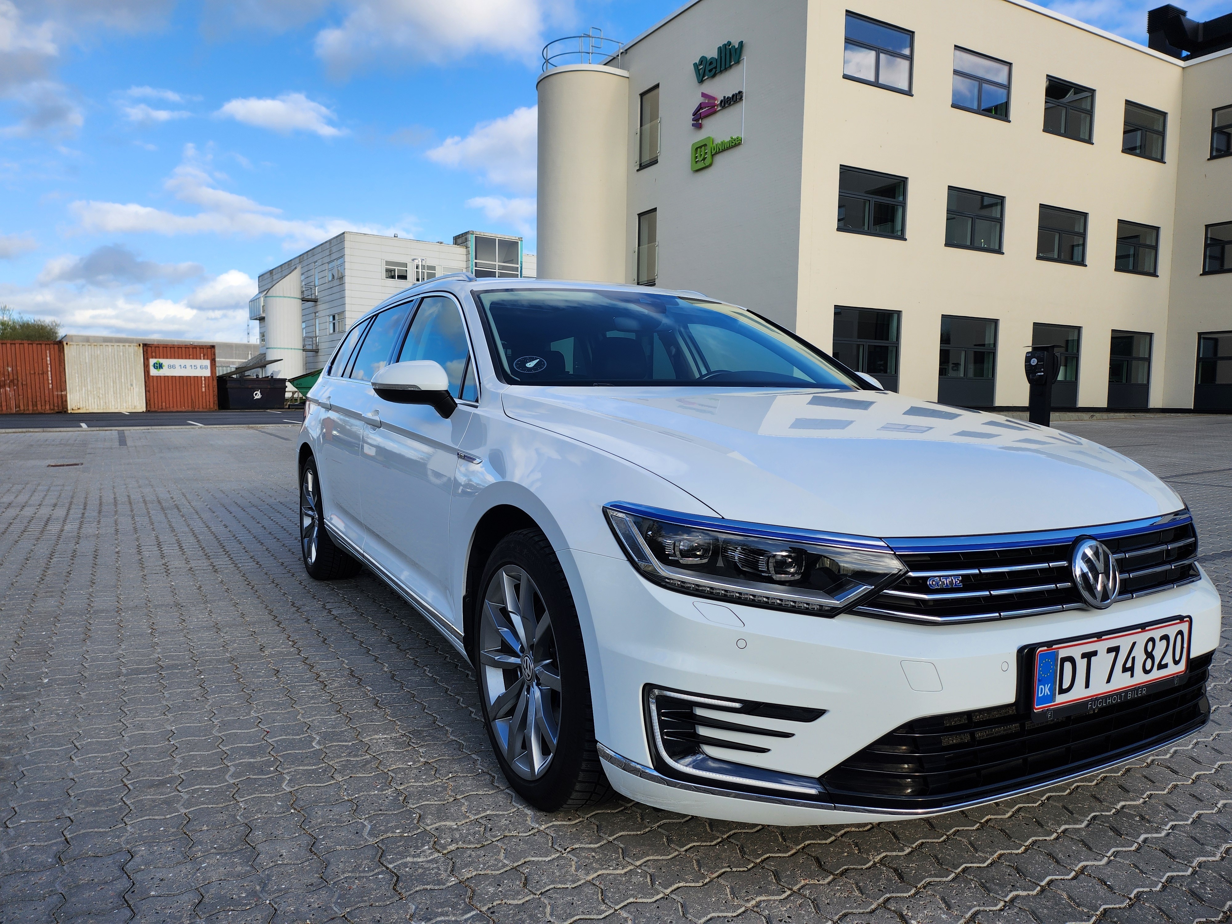 Hvid VW Passat fra 2018