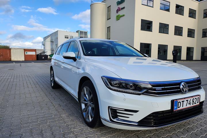 Hvid VW Passat fra 2018