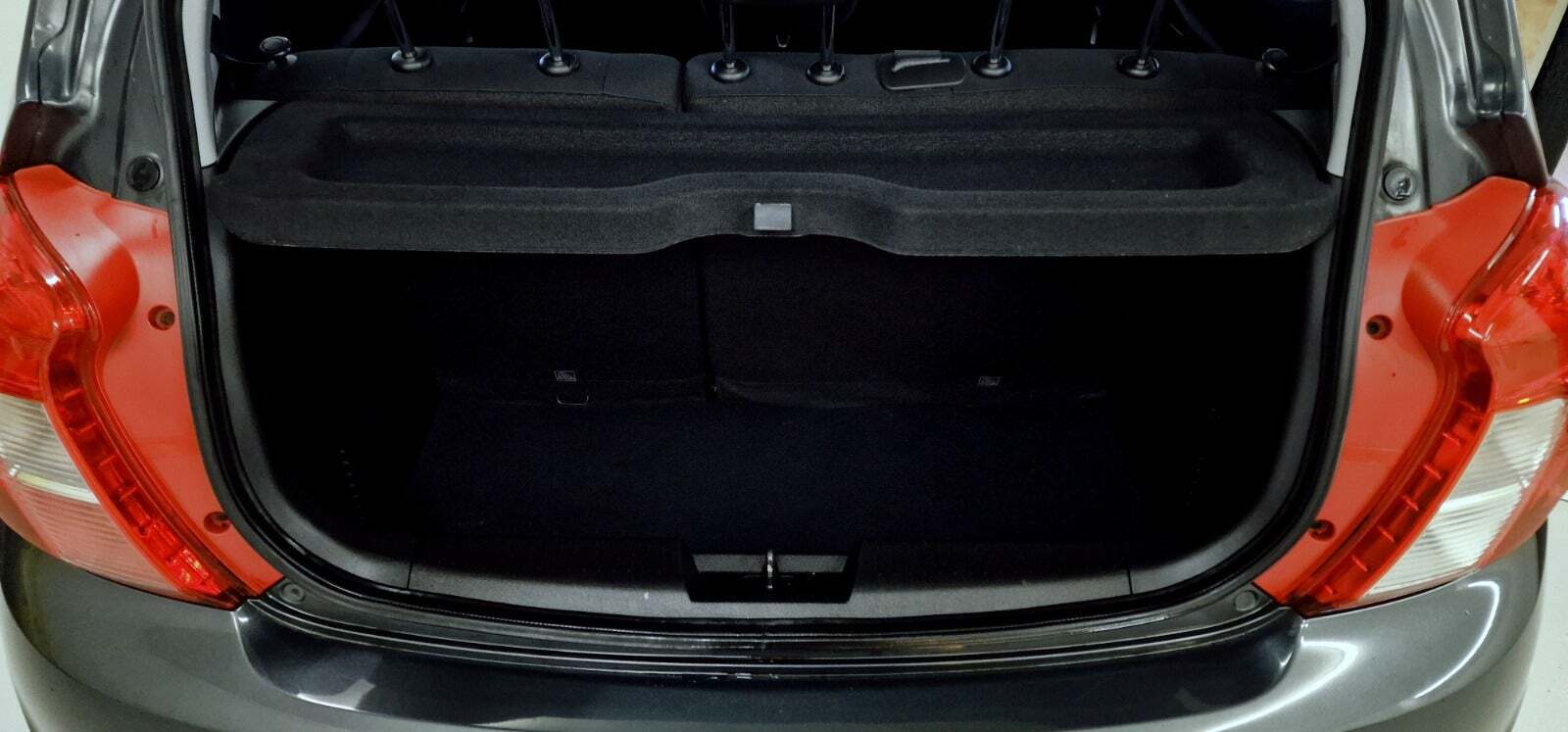 Grå Opel Karl fra 2017