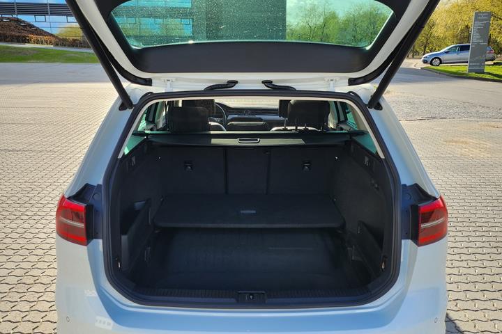 Hvid VW Passat fra 2018