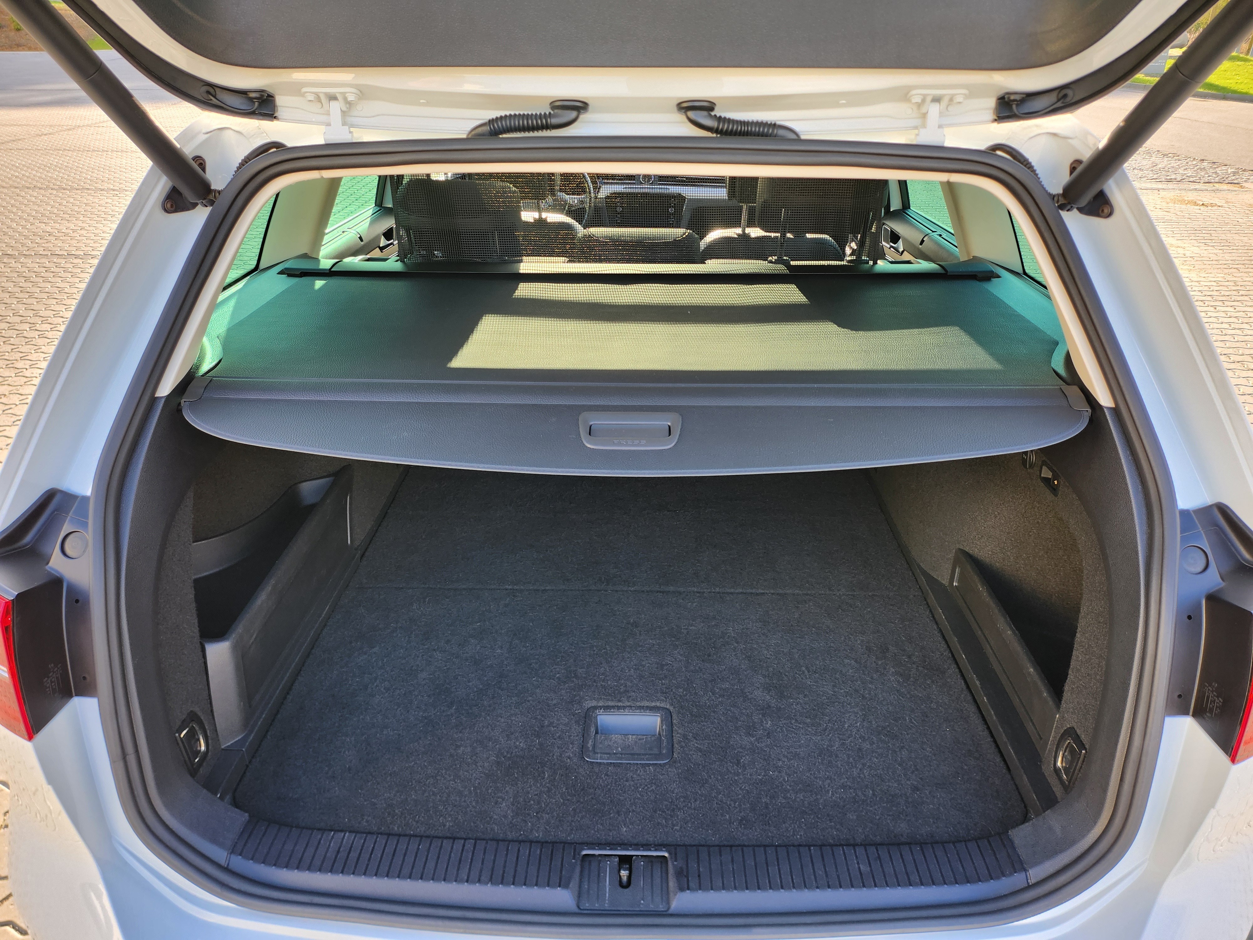 Hvid VW Passat fra 2018