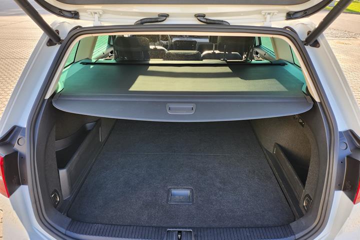 Hvid VW Passat fra 2018