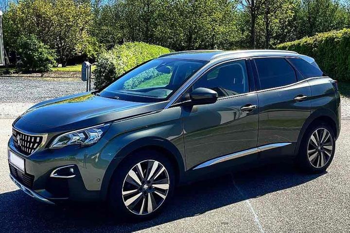 Grå Peugeot 3008 fra 2018