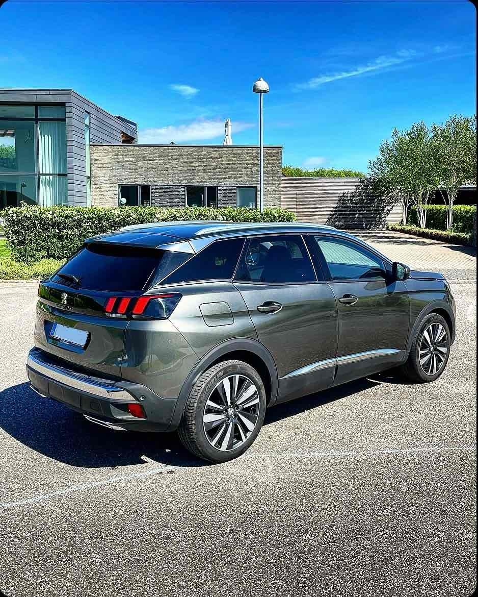 Grå Peugeot 3008 fra 2018