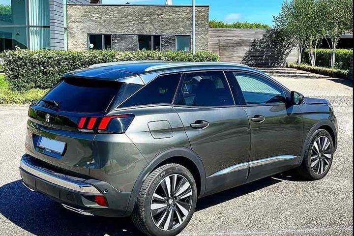 Grå Peugeot 3008 fra 2018