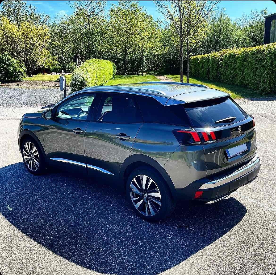 Grå Peugeot 3008 fra 2018
