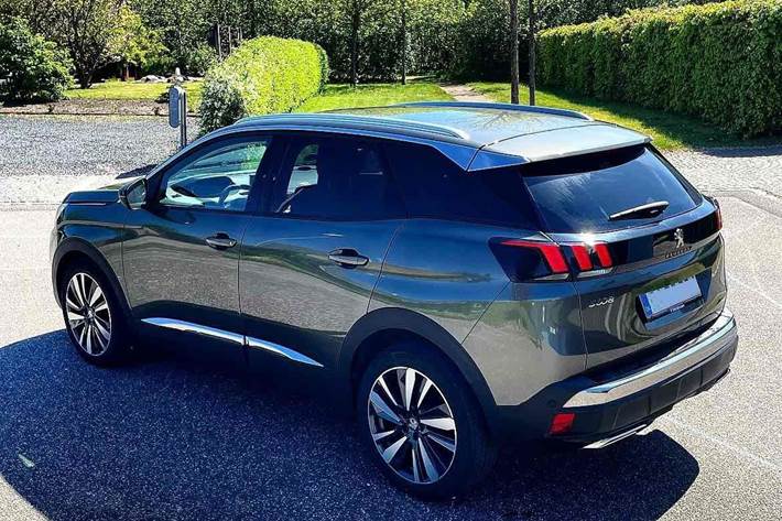Grå Peugeot 3008 fra 2018