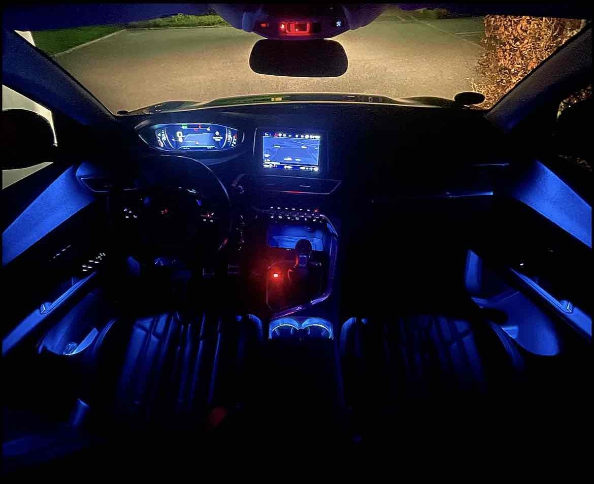 Grå Peugeot 3008 fra 2018