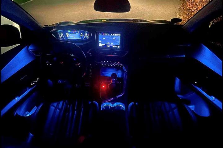 Grå Peugeot 3008 fra 2018