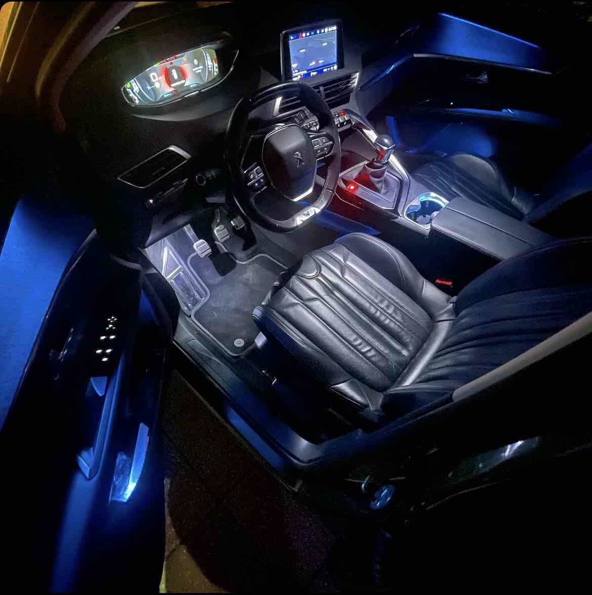 Grå Peugeot 3008 fra 2018