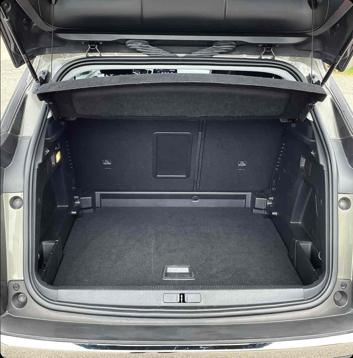 Grå Peugeot 3008 fra 2018