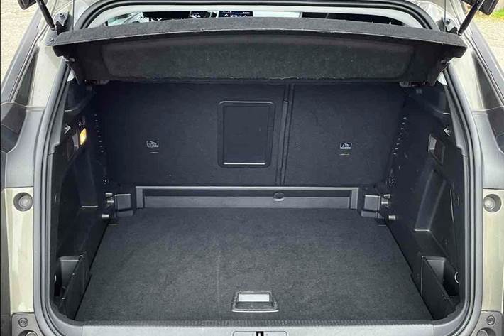 Grå Peugeot 3008 fra 2018